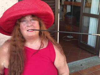 Augusta- een groovy smoker met haar zeer lang houder: hd vies klem 72