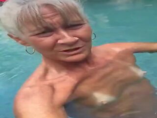 Njeri i prishur gjysh leilani në the pishinë, falas seks 69 | xhamster