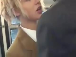 Blondynka diva ssać azjatyckie faceci putz na the autobus