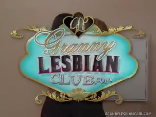 Ječící lesbička babičky láska jejich pohlaví hračky!